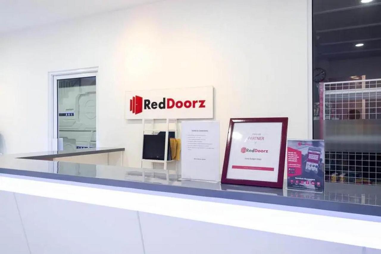 Reddoorz Hostel Near Taman Puring Джакарта Екстериор снимка