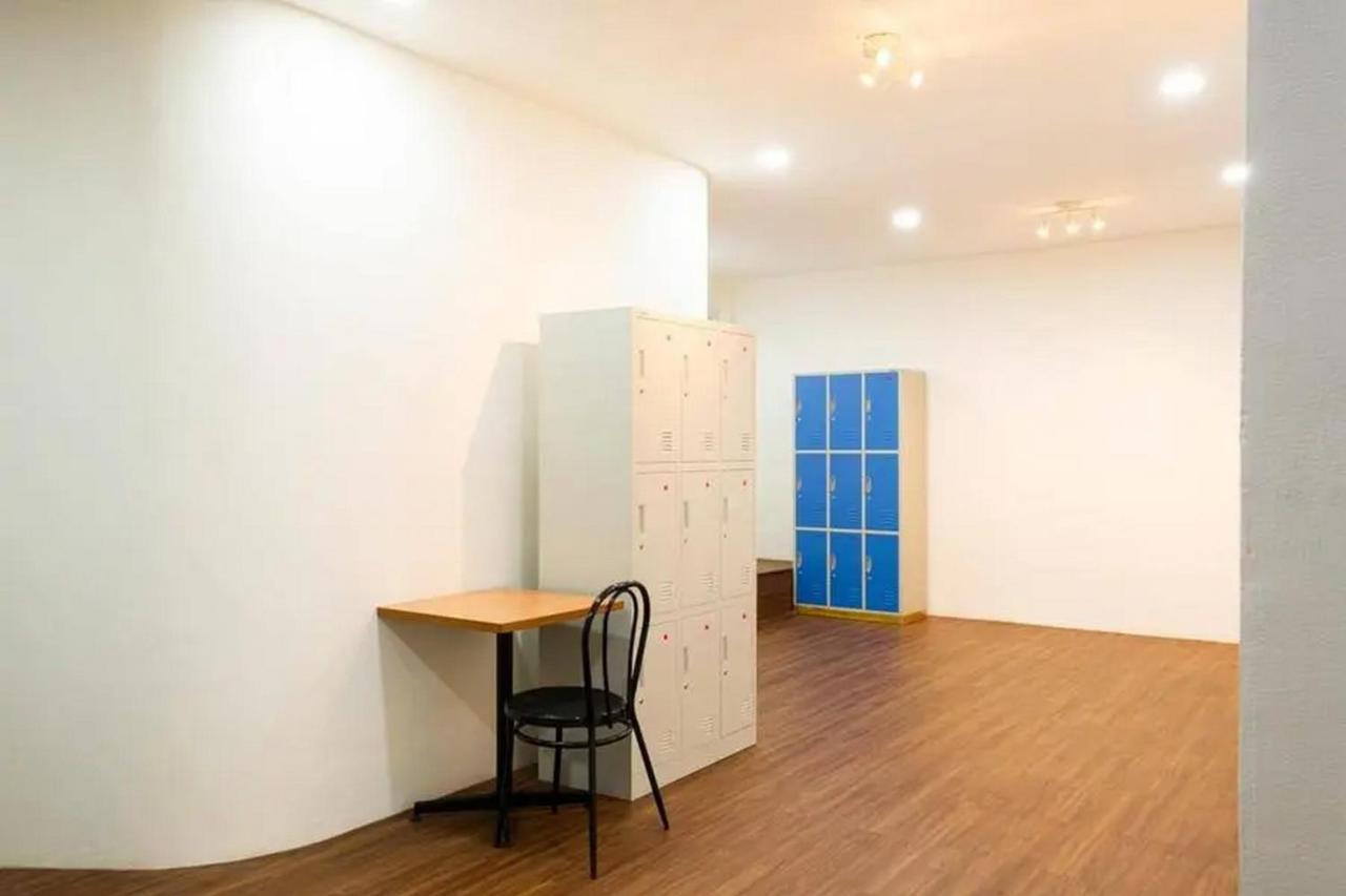 Reddoorz Hostel Near Taman Puring Джакарта Екстериор снимка