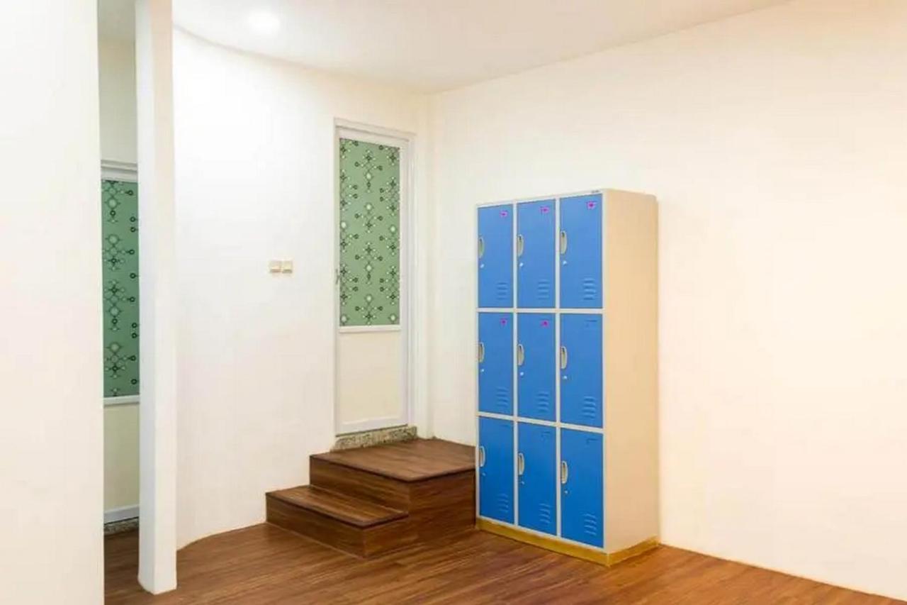 Reddoorz Hostel Near Taman Puring Джакарта Екстериор снимка