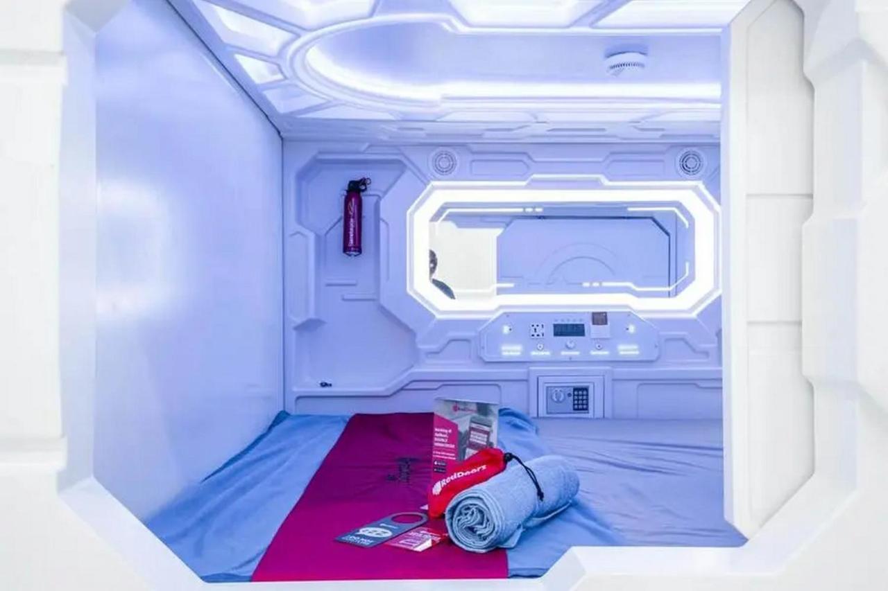 Reddoorz Hostel Near Taman Puring Джакарта Екстериор снимка