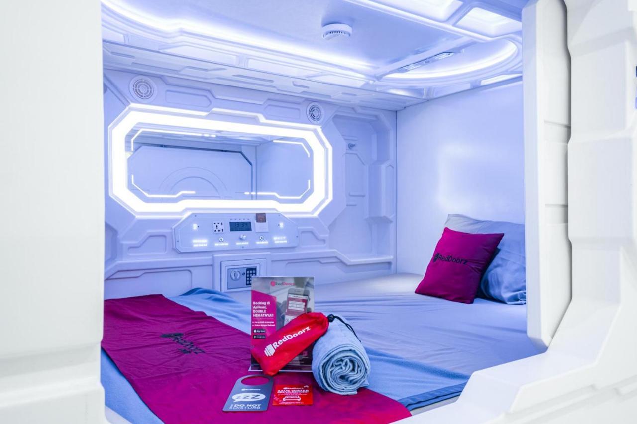 Reddoorz Hostel Near Taman Puring Джакарта Екстериор снимка